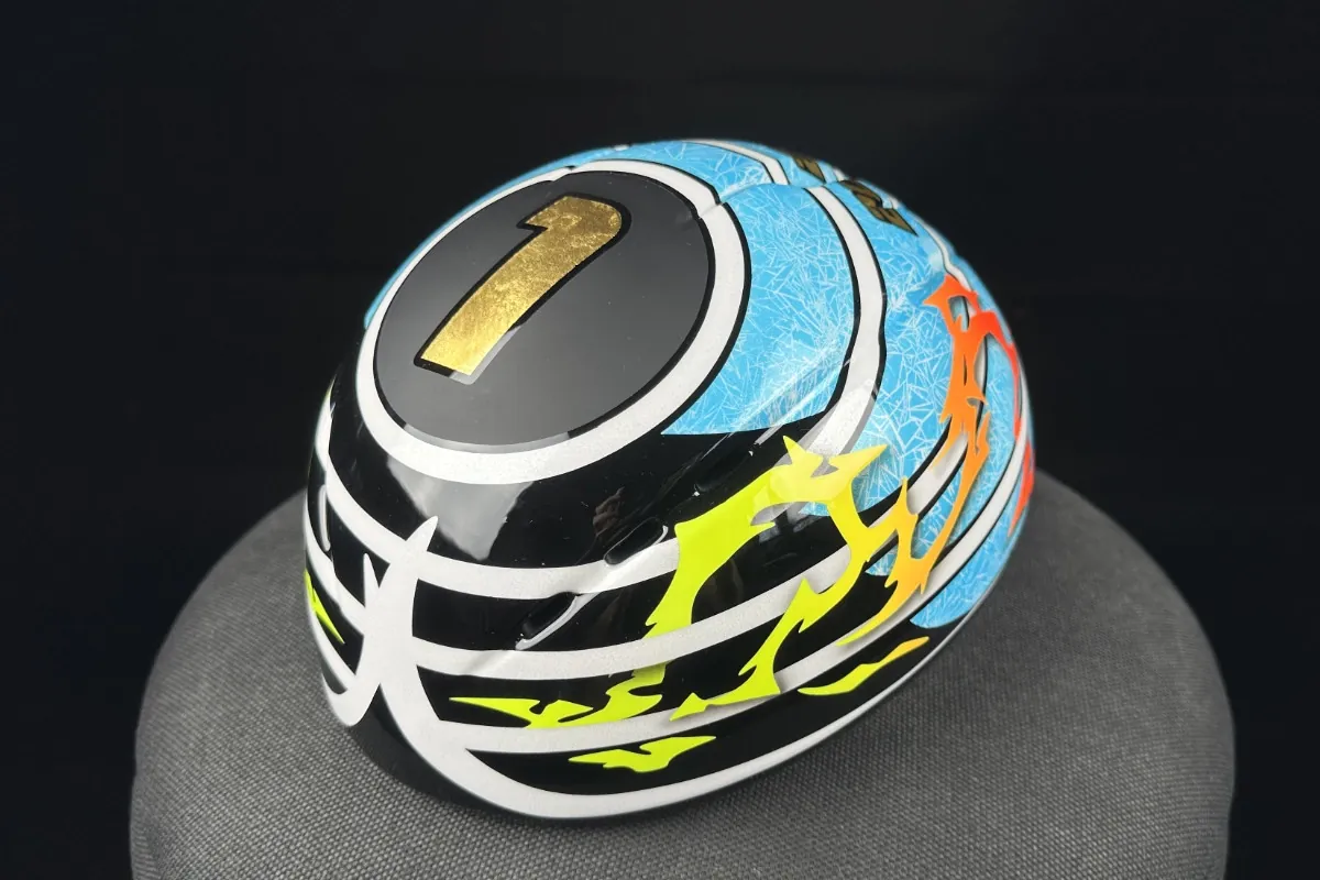 Custom helm · Crystal Globe 25/26
